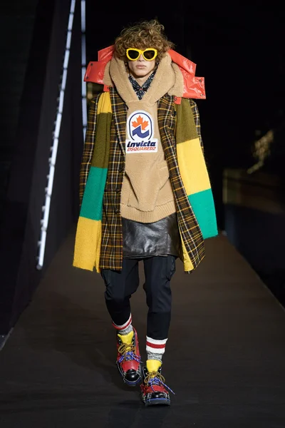 Look 17